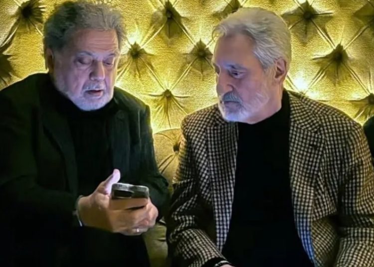 ابی و داریوش امروز در دو سوی متفاوتی از فضای اجتماعی ایستاده‌اند